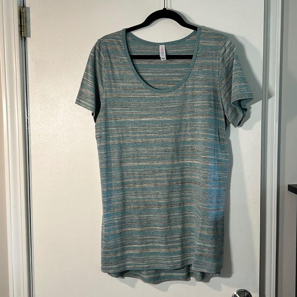 Lularoe Classic Tee - Picture 1 of 7